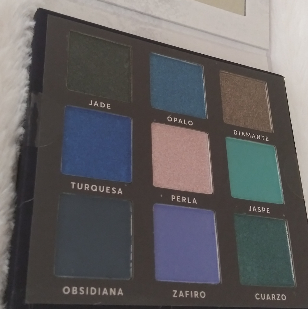 Azulejo Macaria eyeshadow palette